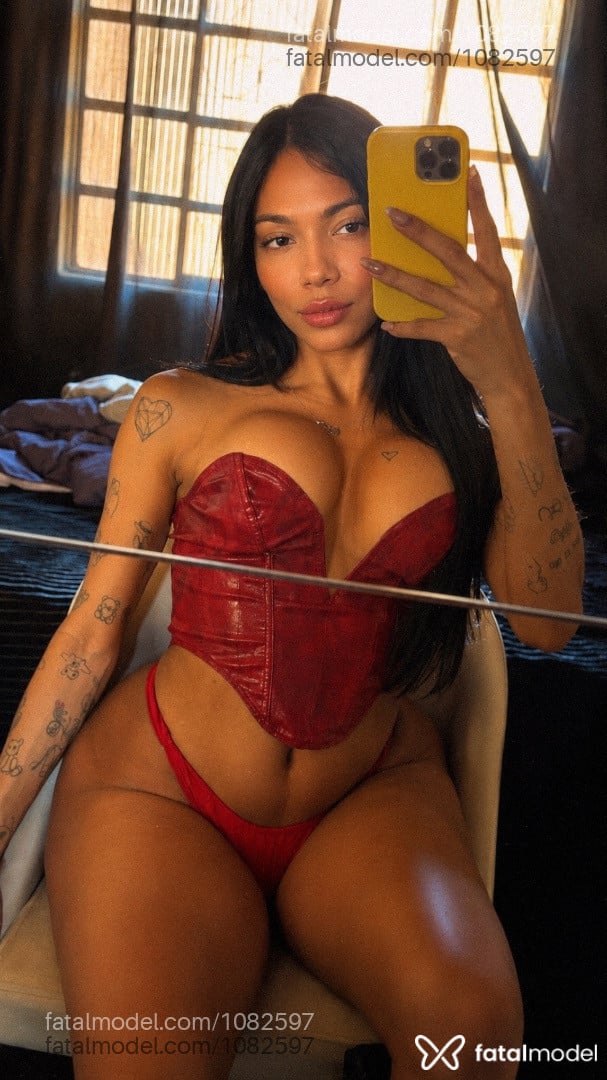 Acompanhante mulher trans morena (o) de olhos castanhos em Joinville - Diana Esteves