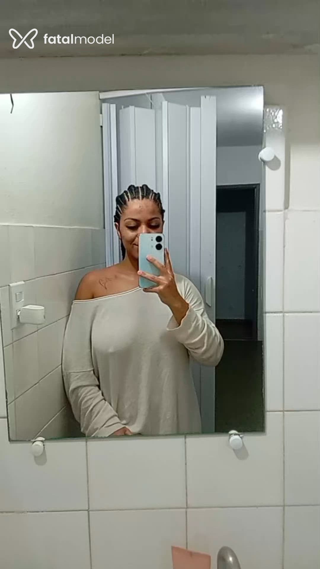 Acompanhante mulher morena (o) de olhos castanhos - Balestrini Acompanhante mulher morena (o) de olhos castanhos - Balestrini