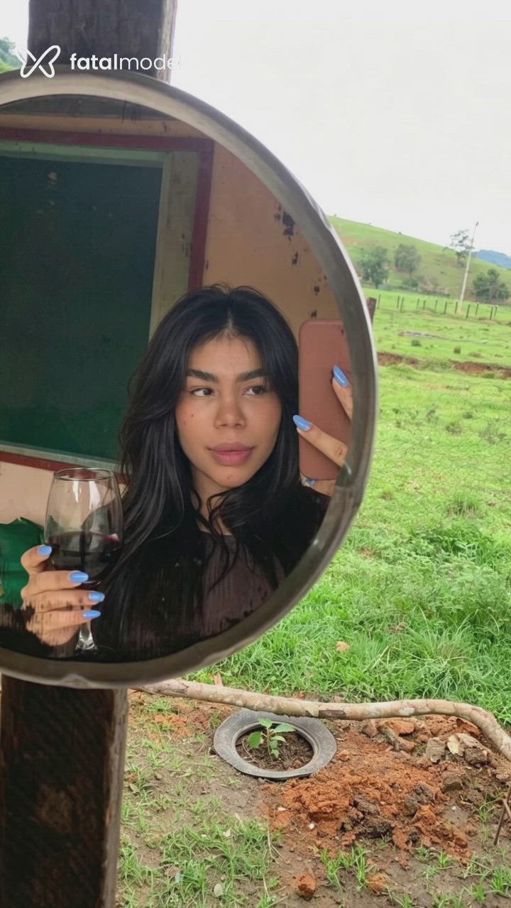 Acompanhante mulher com cabelo castanho de olhos castanhos - Júlia