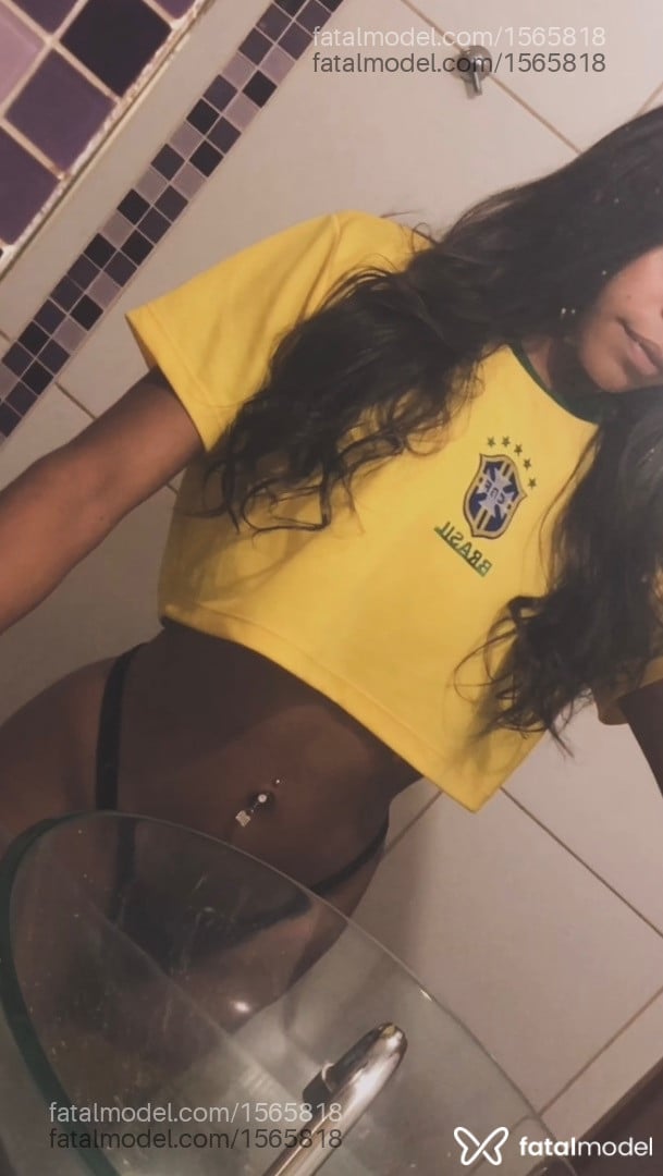 Acompanhante mulher trans com cabelo castanho de olhos castanhos em Uberlândia - Kayllaninfa