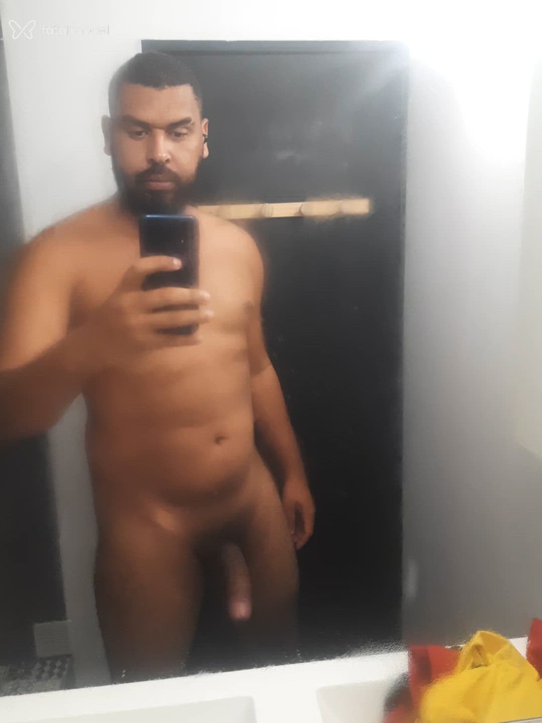 Acompanhante homem com cabelo castanho de olhos castanhos - Rafael Acompanhante homem com cabelo castanho de olhos castanhos - Rafael