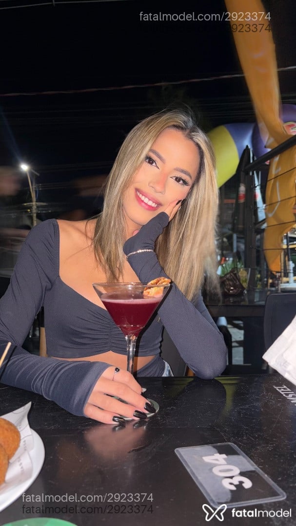 Acompanhante mulher loira (o) de olhos castanhos em Uberlândia Acompanhante mulher loira (o) de olhos castanhos em Uberlândia - Isa Rodrigues