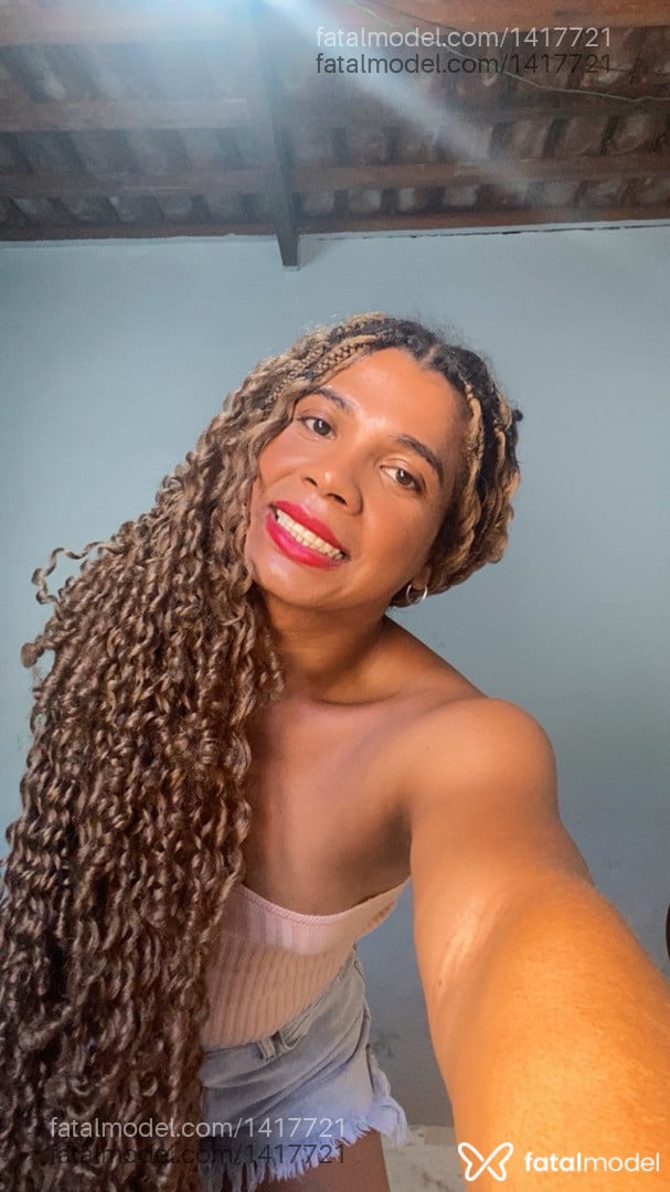 Acompanhante homem trans morena (o) de olhos castanhos - Ayarla Acompanhante homem trans morena (o) de olhos castanhos - Ayarla