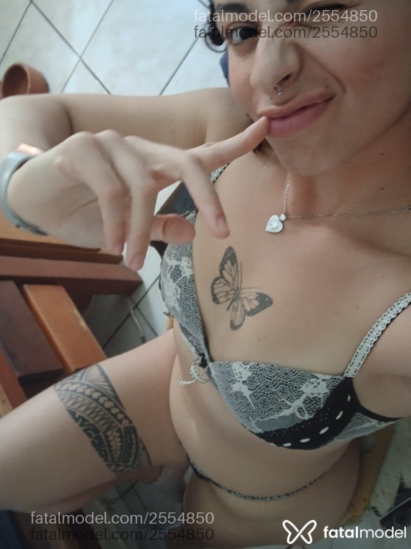 Acompanhante mulher com cabelo castanho de olhos castanhos em Campinas - Martina