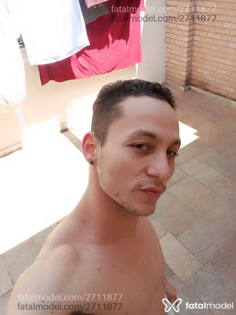 Acompanhante homem com cabelo castanho de olhos verdes - Kael Dilan Acompanhante homem com cabelo castanho de olhos verdes - Kael Dilan
