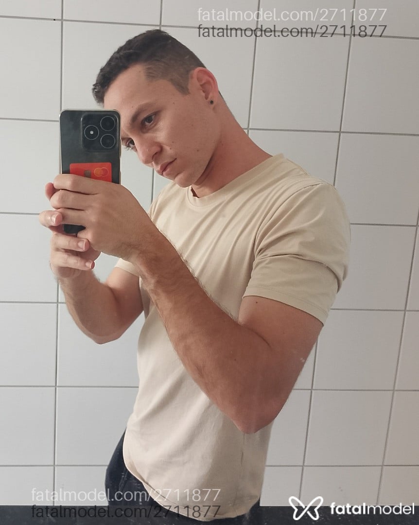 Acompanhante homem com cabelo castanho de olhos verdes - Kael Dilan Acompanhante homem com cabelo castanho de olhos verdes - Kael Dilan