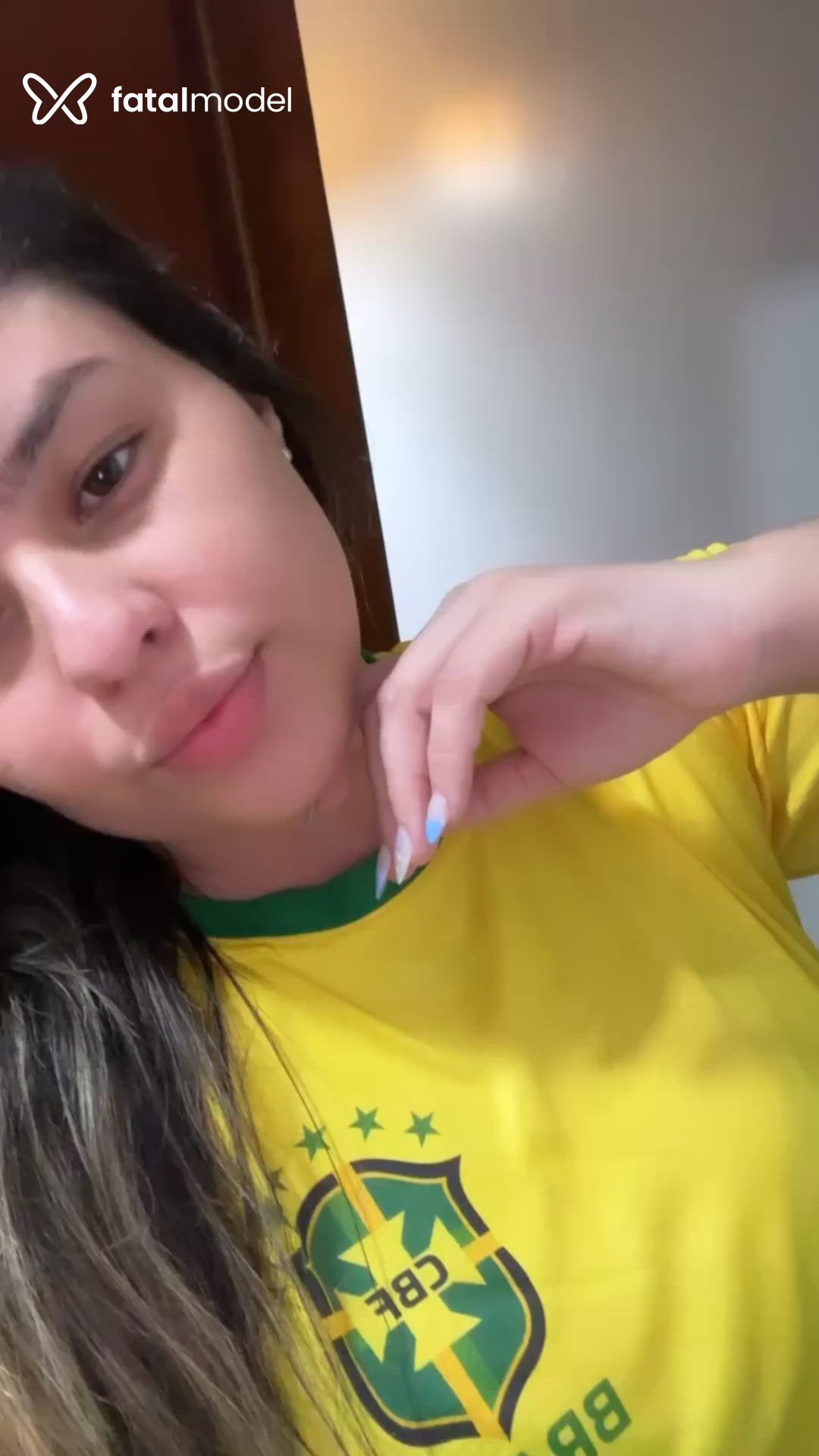 Acompanhante mulher com cabelo castanho de olhos mel - Yngrid Santos Acompanhante mulher com cabelo castanho de olhos mel - Yngrid Santos