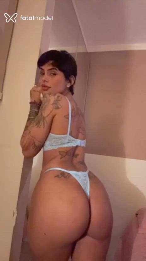 Acompanhante mulher com cabelo castanho de olhos castanhos - Lyvia Dourado Acompanhante mulher com cabelo castanho de olhos castanhos - Lyvia Dourado