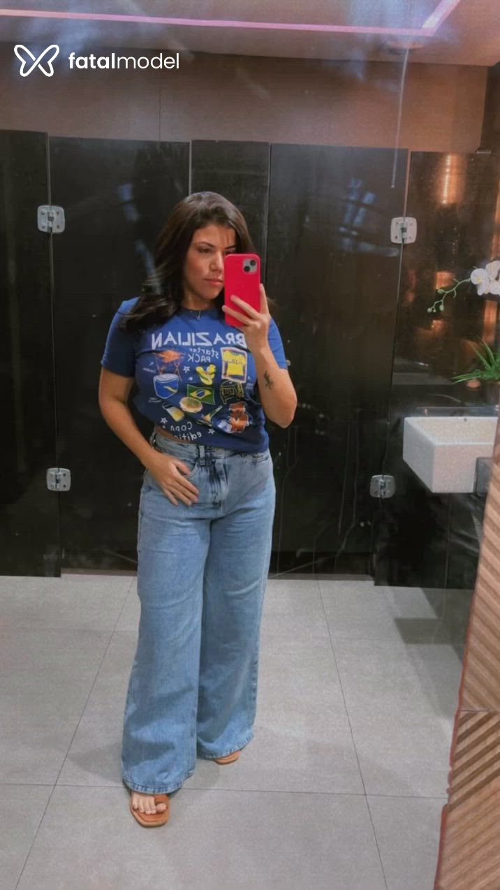 Acompanhante mulher com cabelo castanho de olhos castanhos em Virtual Acompanhante mulher com cabelo castanho de olhos castanhos em Virtual - Karis