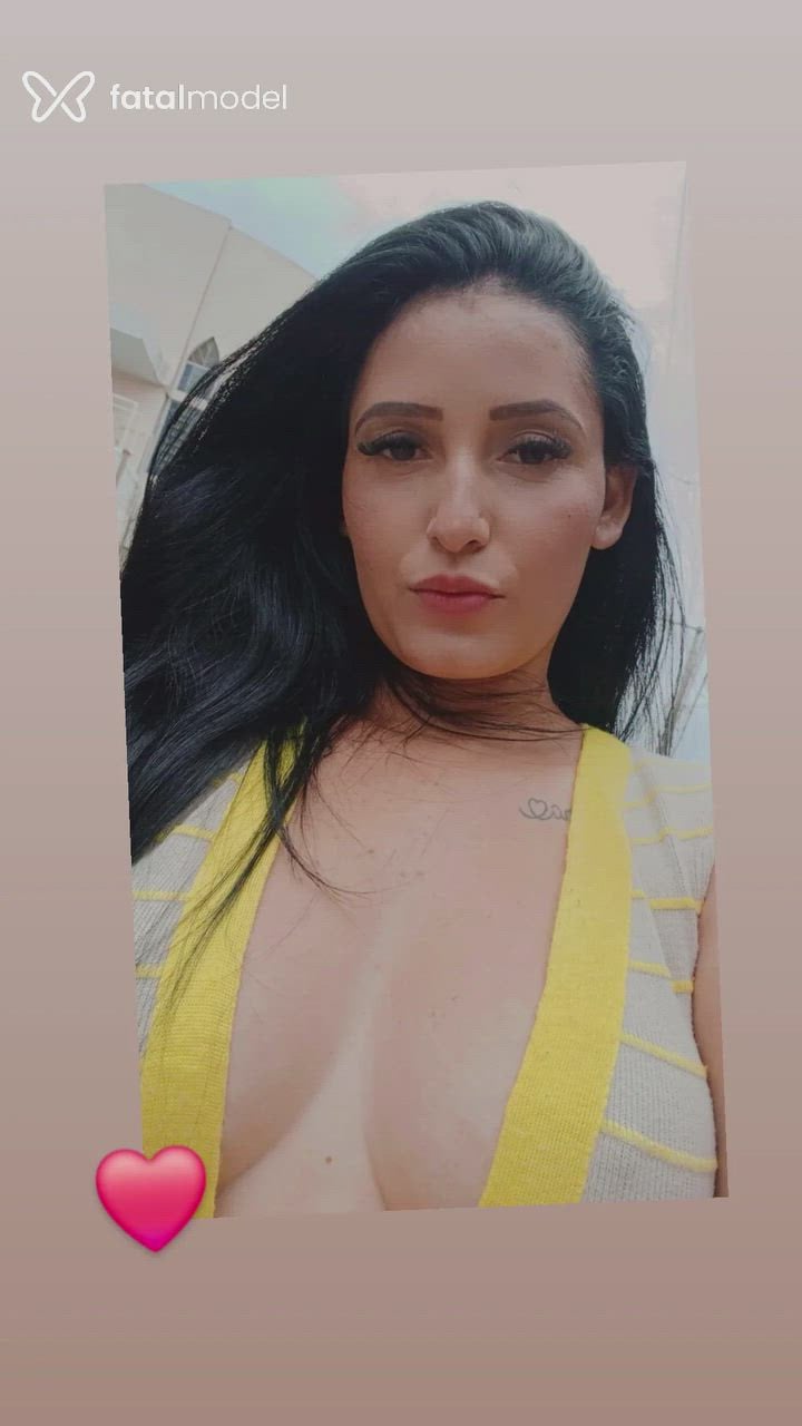 Acompanhante mulher com cabelo colorido de olhos castanhos - Sarah