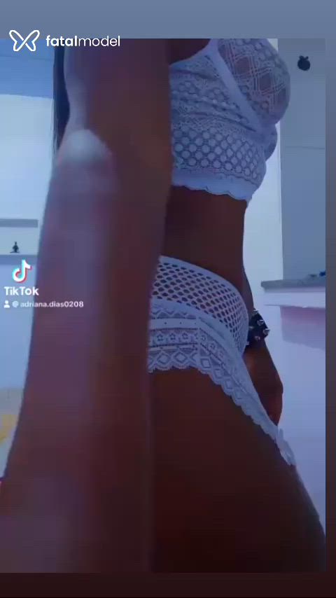 Acompanhante mulher morena (o) de olhos pretos em Cuiabá Acompanhante mulher morena (o) de olhos pretos em Cuiabá - Mariana índinha