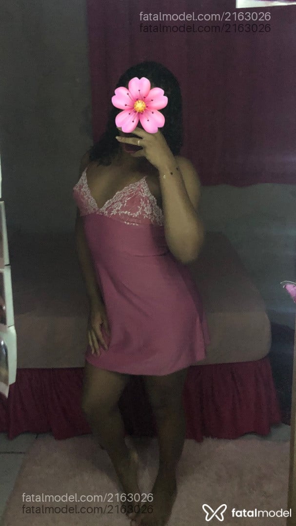 Acompanhante mulher trans com cabelo castanho de olhos castanhos - Raissa