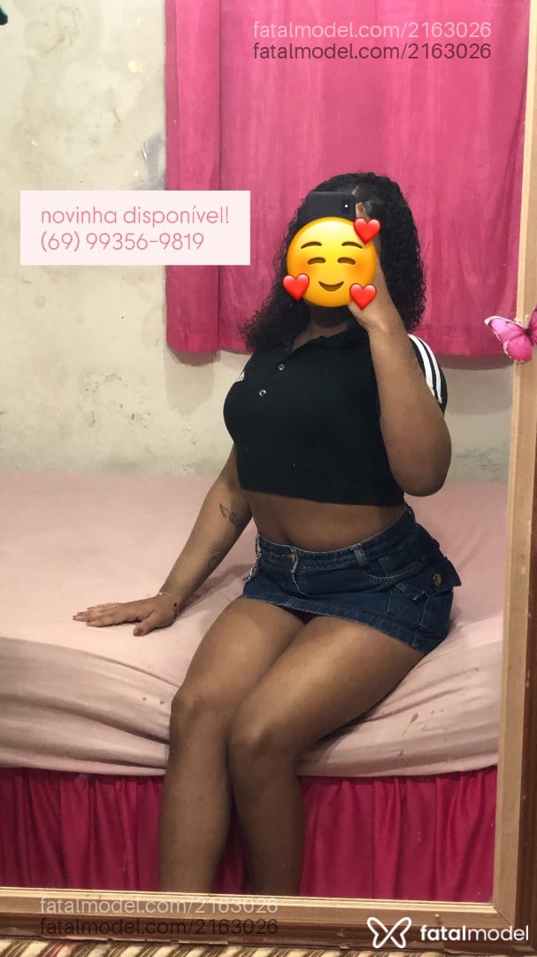 Acompanhante mulher trans com cabelo castanho de olhos castanhos - Raissa
