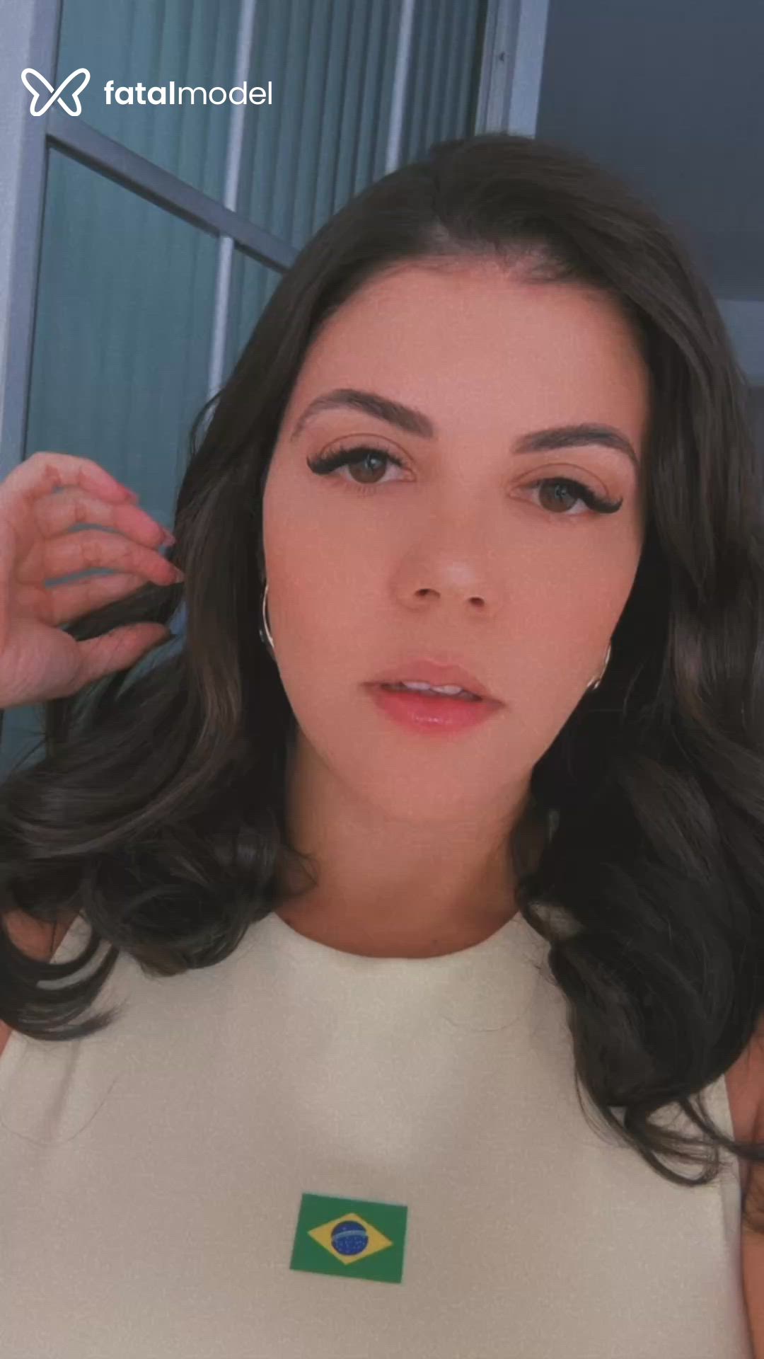 Acompanhante mulher com cabelo castanho de olhos castanhos em Virtual Acompanhante mulher com cabelo castanho de olhos castanhos em Virtual - Karis
