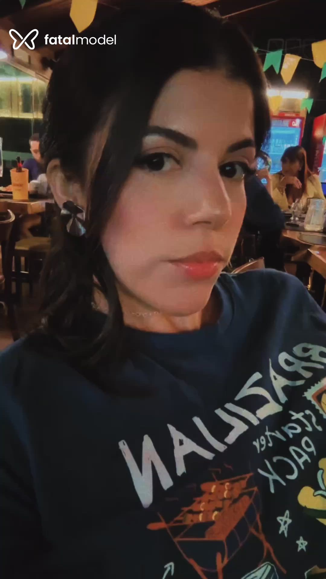 Acompanhante mulher com cabelo castanho de olhos castanhos em Virtual Acompanhante mulher com cabelo castanho de olhos castanhos em Virtual - Karis