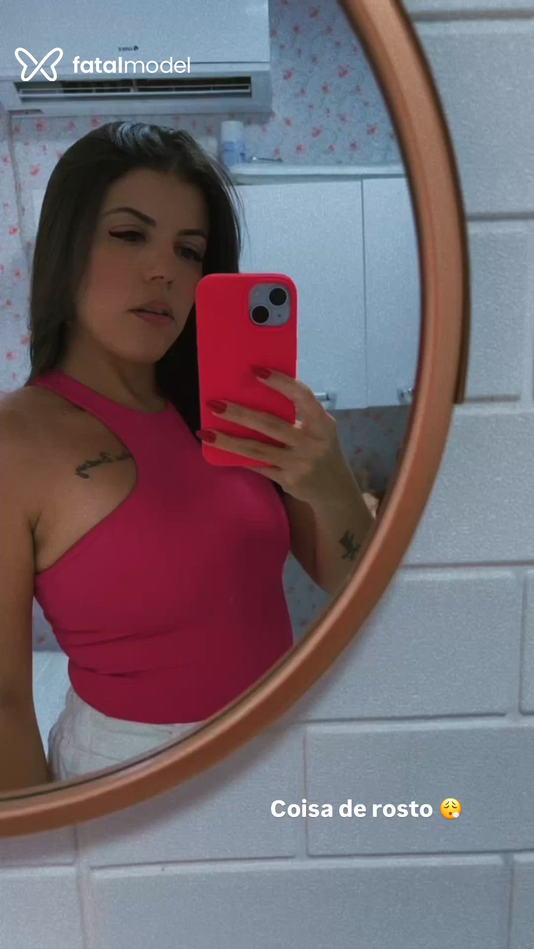 Acompanhante mulher com cabelo castanho de olhos castanhos em Virtual Acompanhante mulher com cabelo castanho de olhos castanhos em Virtual - Karis