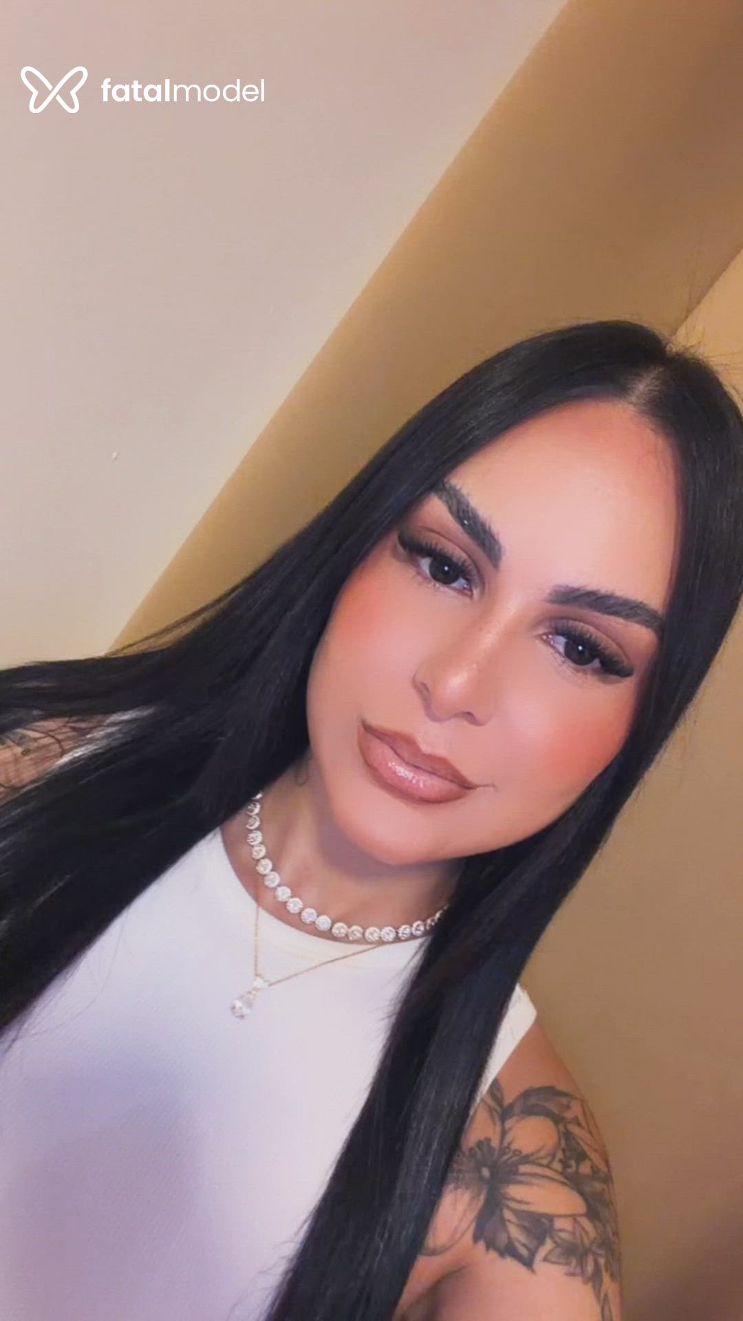 Acompanhante mulher morena (o) de olhos castanhos - Be Araújo