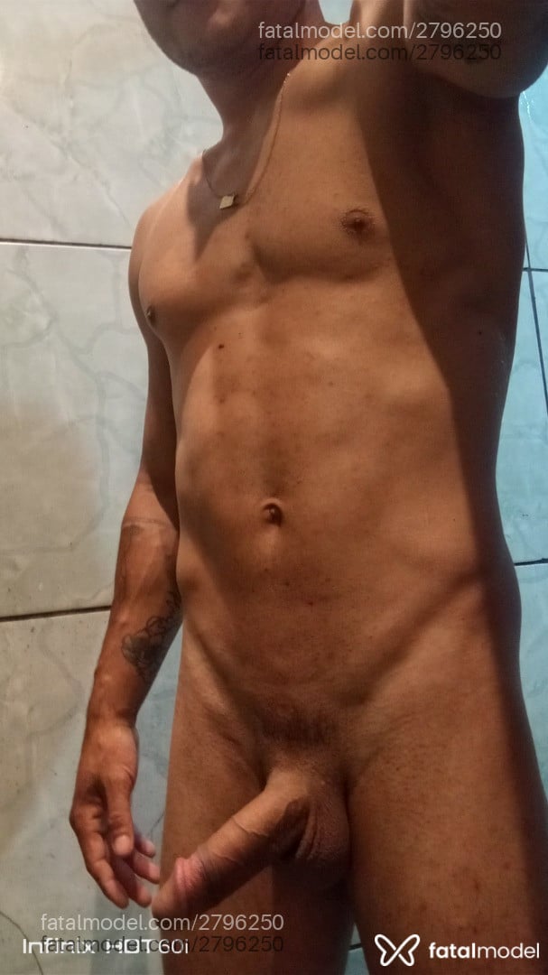 Acompanhante homem com cabelo castanho de olhos castanhos - Alexandre