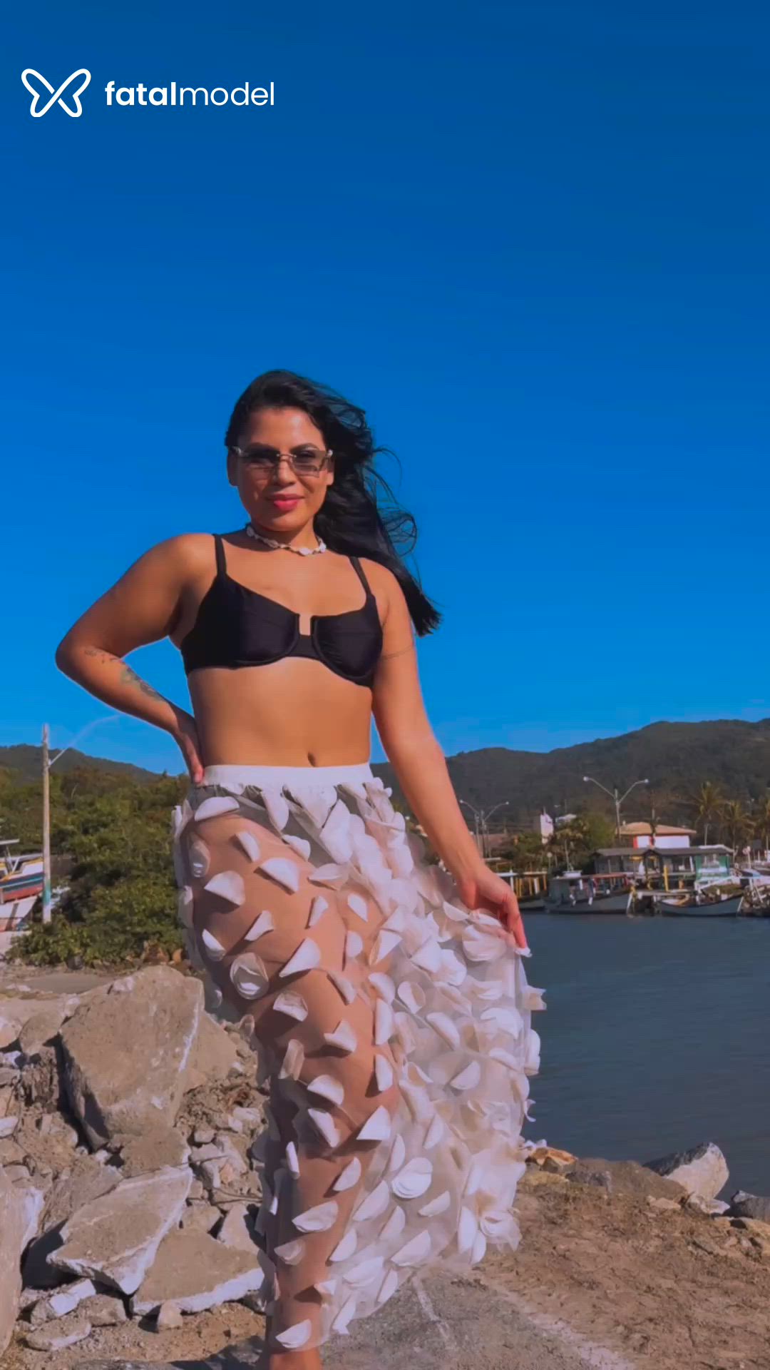Acompanhante mulher morena (o) de olhos castanhos - Luna