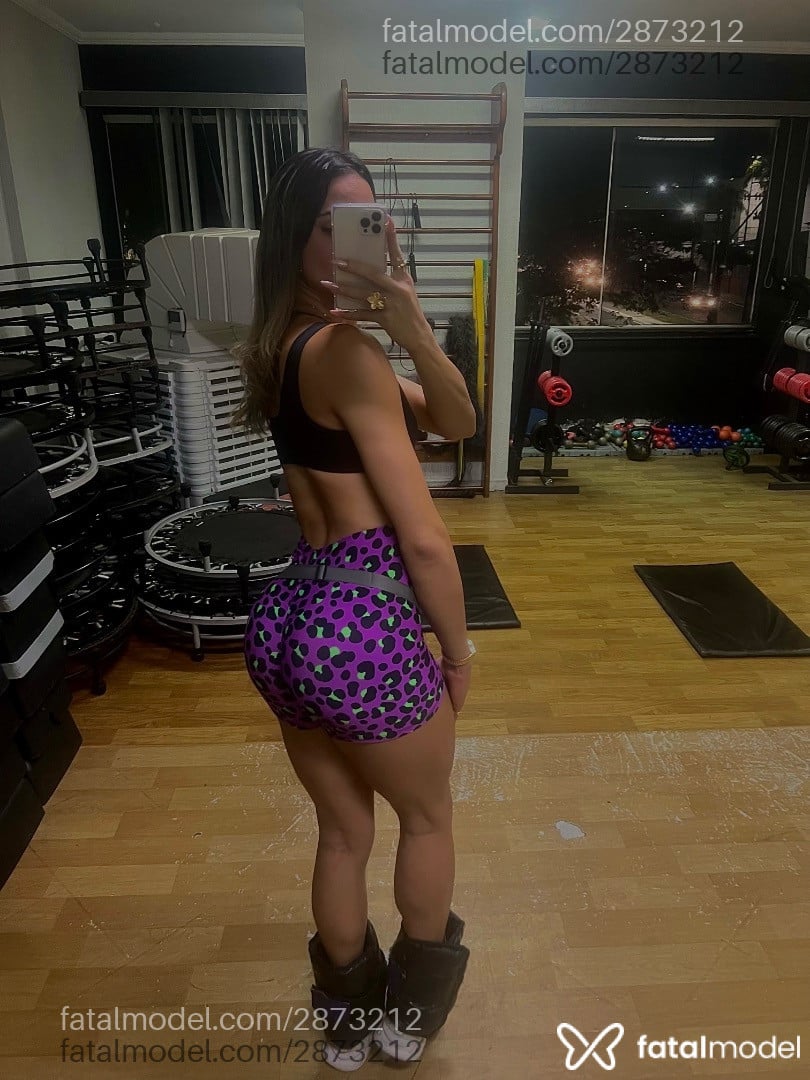 Acompanhante mulher trans loira (o) de olhos castanhos - Sol Valério