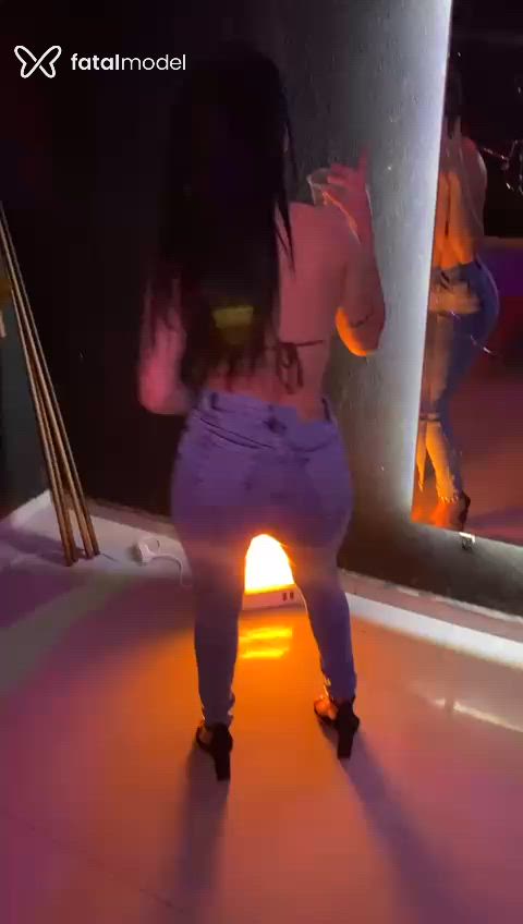 Acompanhante mulher morena (o) de olhos pretos em Assis Acompanhante mulher morena (o) de olhos pretos em Assis - Amaanda