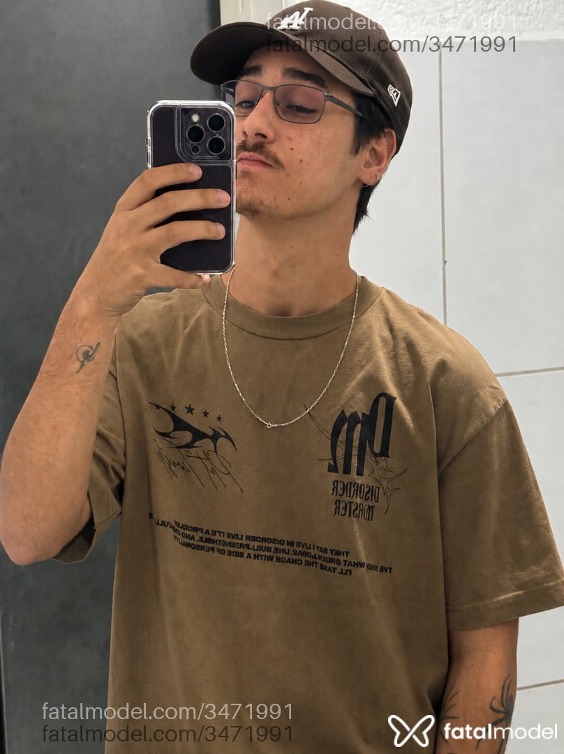 Acompanhante homem com cabelo castanho de olhos castanhos - Gabriel Acompanhante homem com cabelo castanho de olhos castanhos - Gabriel