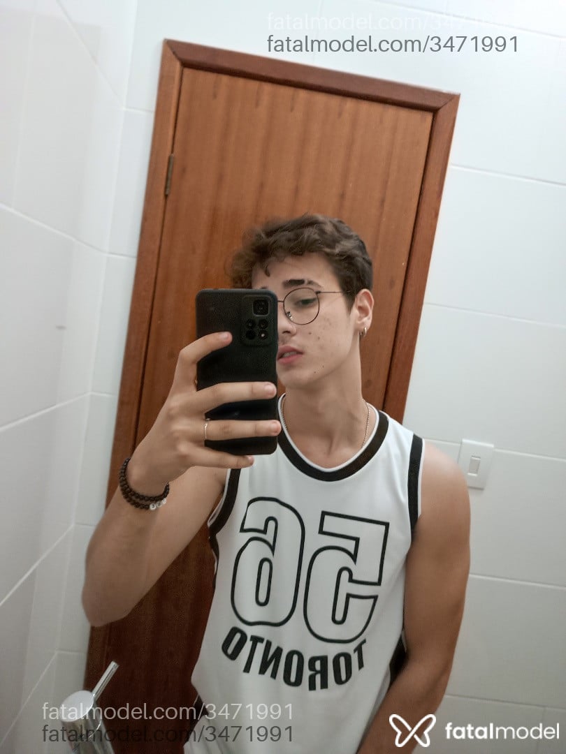Acompanhante homem com cabelo castanho de olhos castanhos - Gabriel Acompanhante homem com cabelo castanho de olhos castanhos - Gabriel