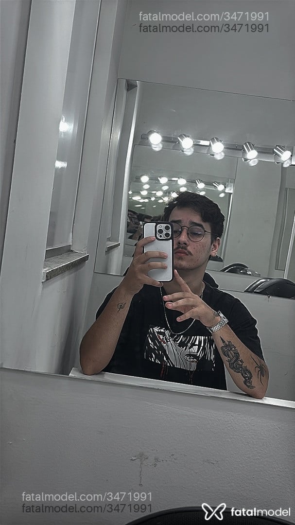 Acompanhante homem com cabelo castanho de olhos castanhos - Gabriel Acompanhante homem com cabelo castanho de olhos castanhos - Gabriel