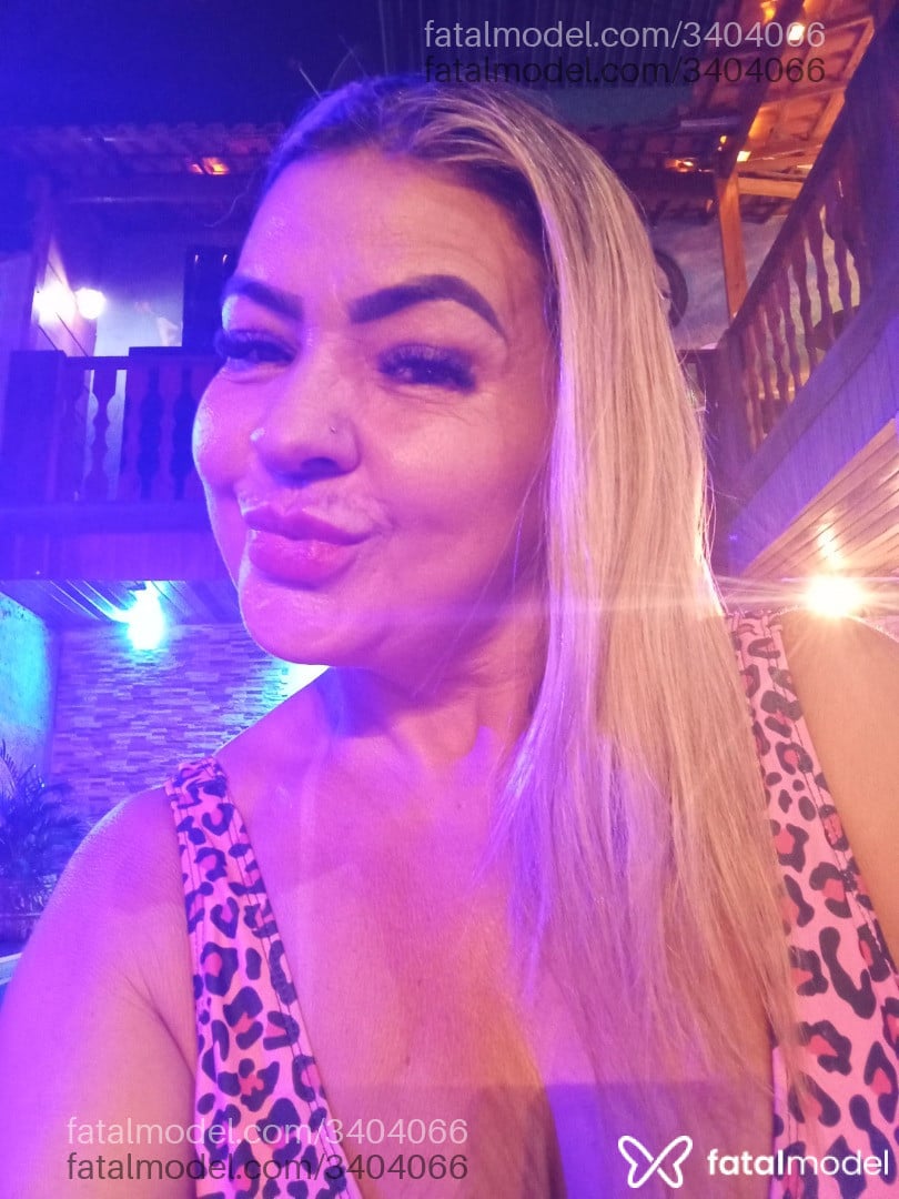 Acompanhante mulher loira (o) de olhos mel em Macaé - Mel Fonseca
