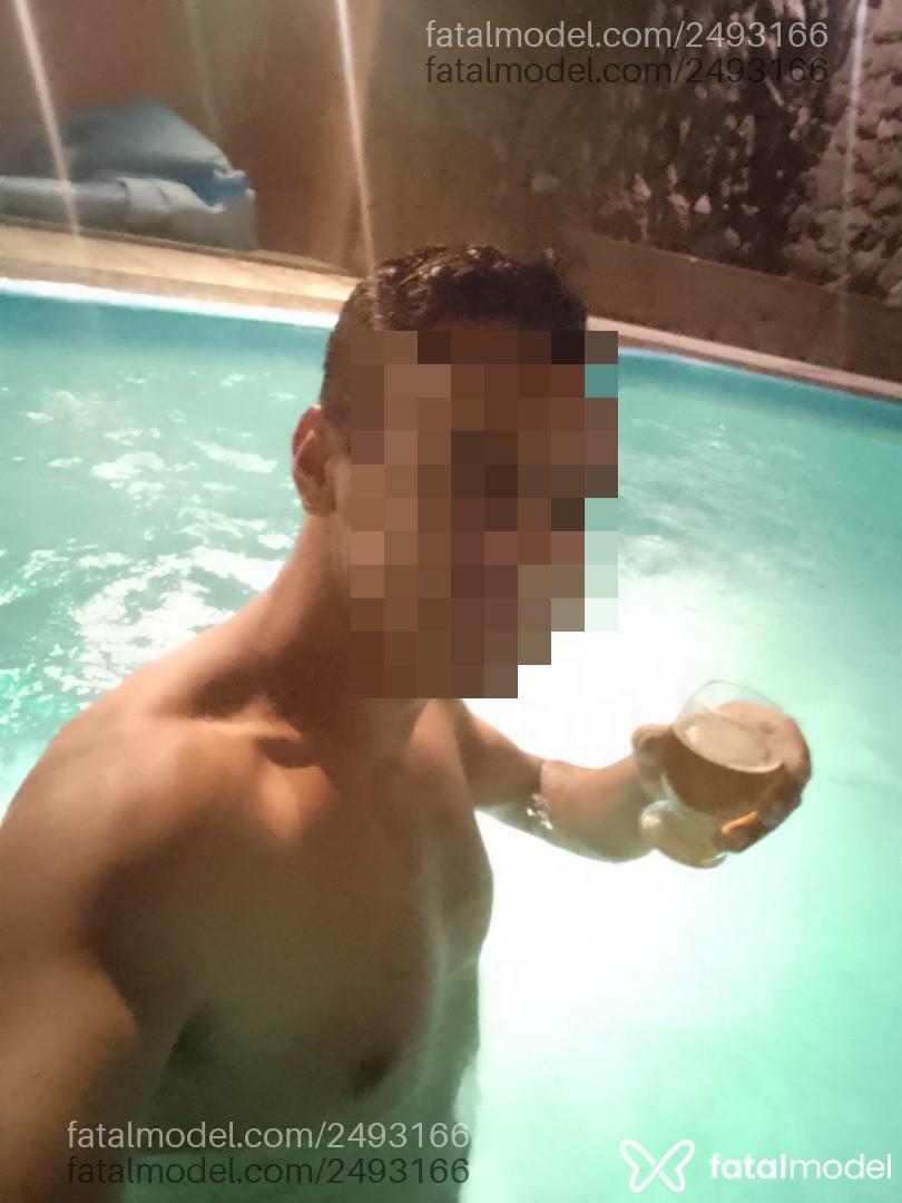 Acompanhante homem com cabelo castanho de olhos castanhos em Sarandi Acompanhante homem com cabelo castanho de olhos castanhos em Sarandi - Lucas