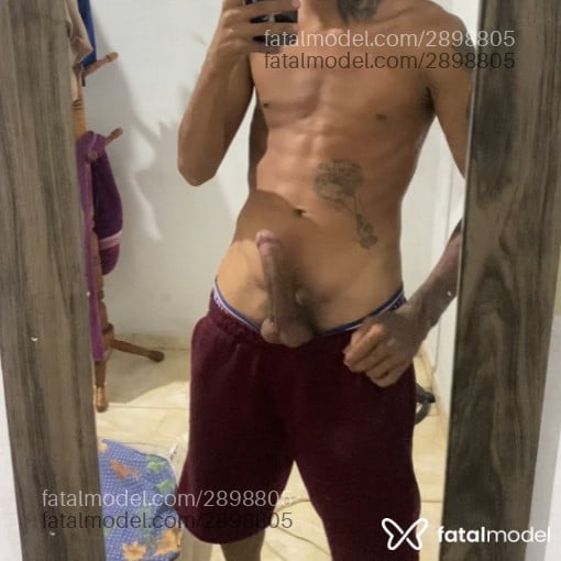 Acompanhante homem com cabelo castanho de olhos castanhos - Lekkk Acompanhante homem com cabelo castanho de olhos castanhos - Lekkk