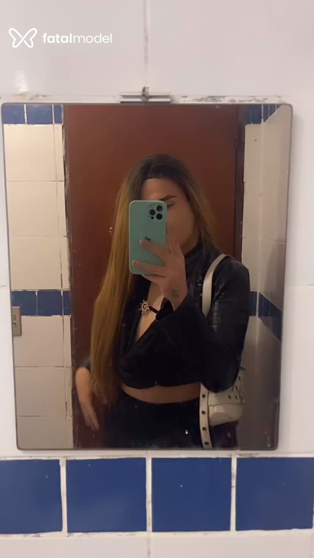Acompanhante mulher trans com cabelo castanho de olhos castanhos - Kelly Santos