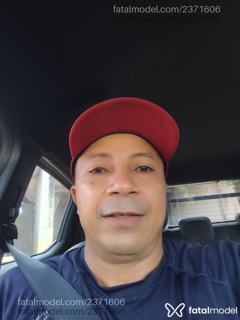 Acompanhante homem com cabelo castanho de olhos castanhos em Araguaína - Carlos