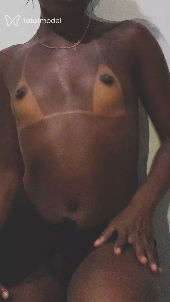 Acompanhante mulher morena (o) de olhos pretos em Virtual Acompanhante mulher morena (o) de olhos pretos em Virtual - Dengosasafada