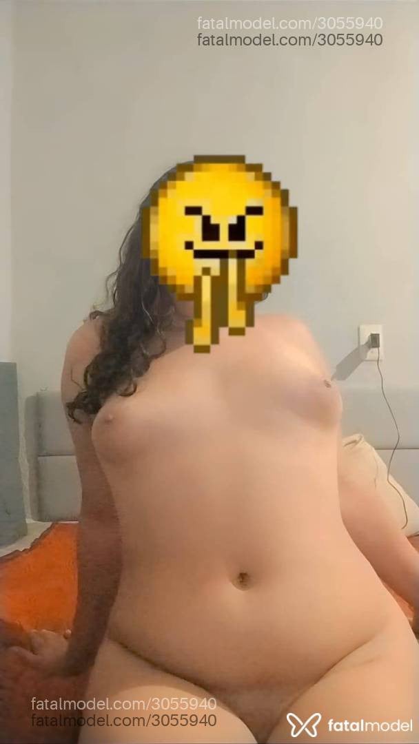 Acompanhante mulher trans com cabelo castanho de olhos castanhos - Majuh