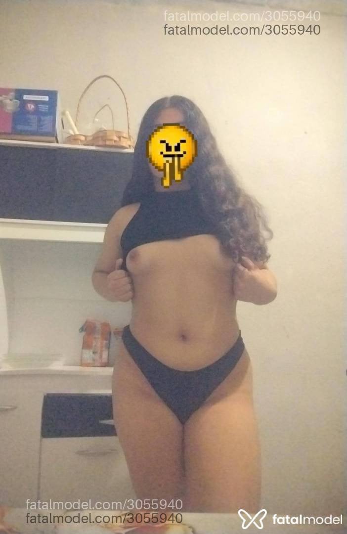 Acompanhante mulher trans com cabelo castanho de olhos castanhos - Majuh