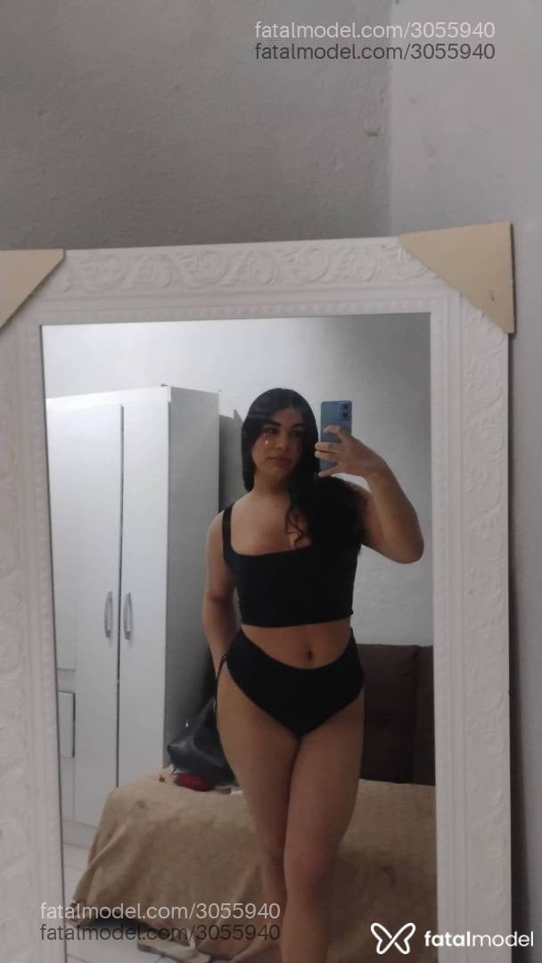 Acompanhante mulher trans com cabelo castanho de olhos castanhos - Majuh