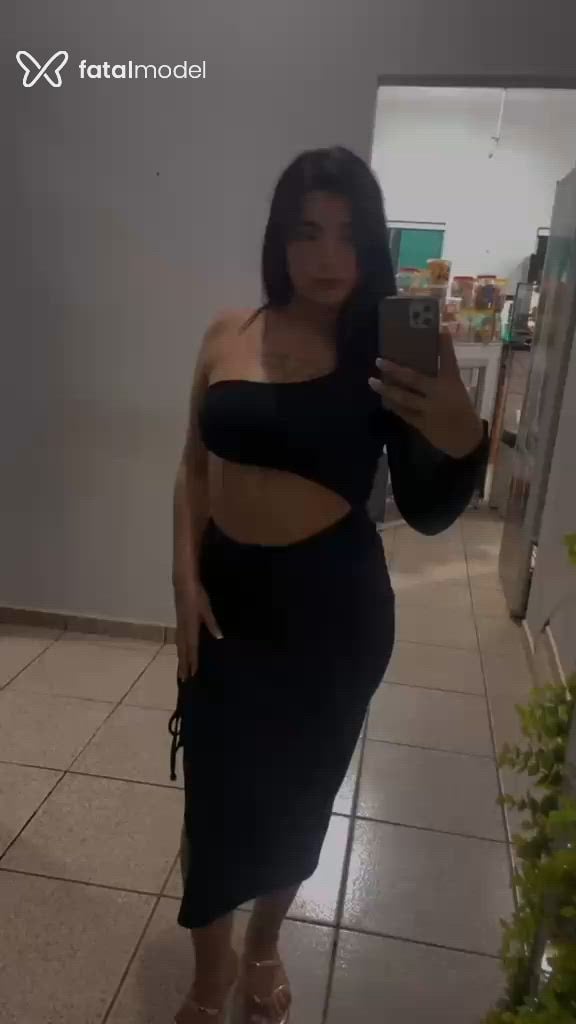 Acompanhante mulher morena (o) de olhos pretos - Kiara Santini