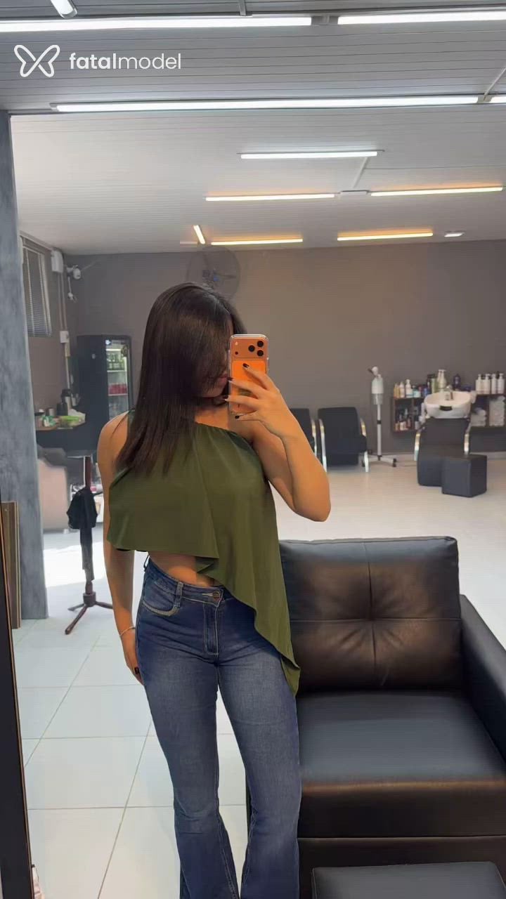 Acompanhante mulher morena (o) de olhos castanhos - Letícia Bellini