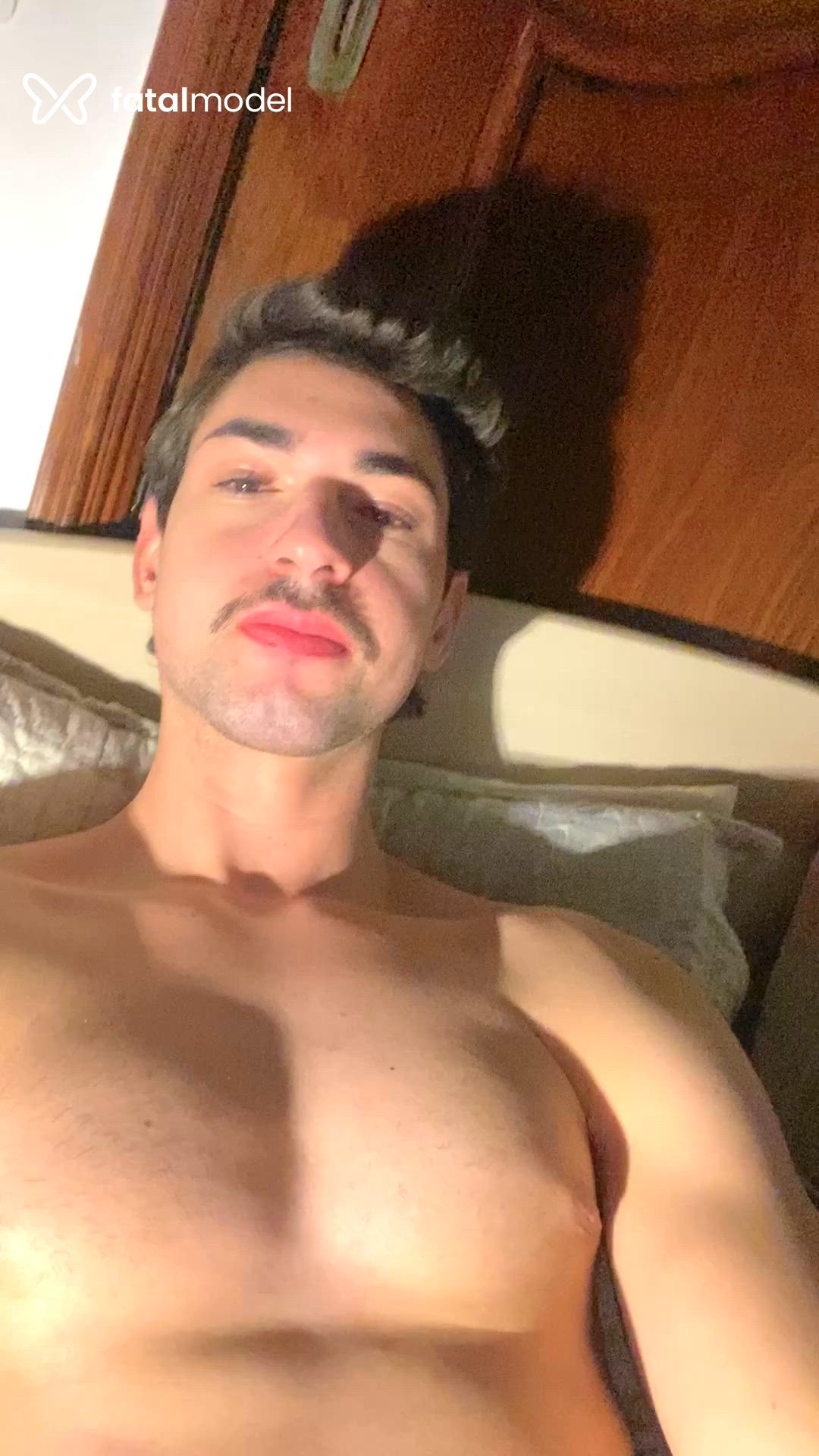 Acompanhante homem com cabelo castanho de olhos castanhos - Pietro