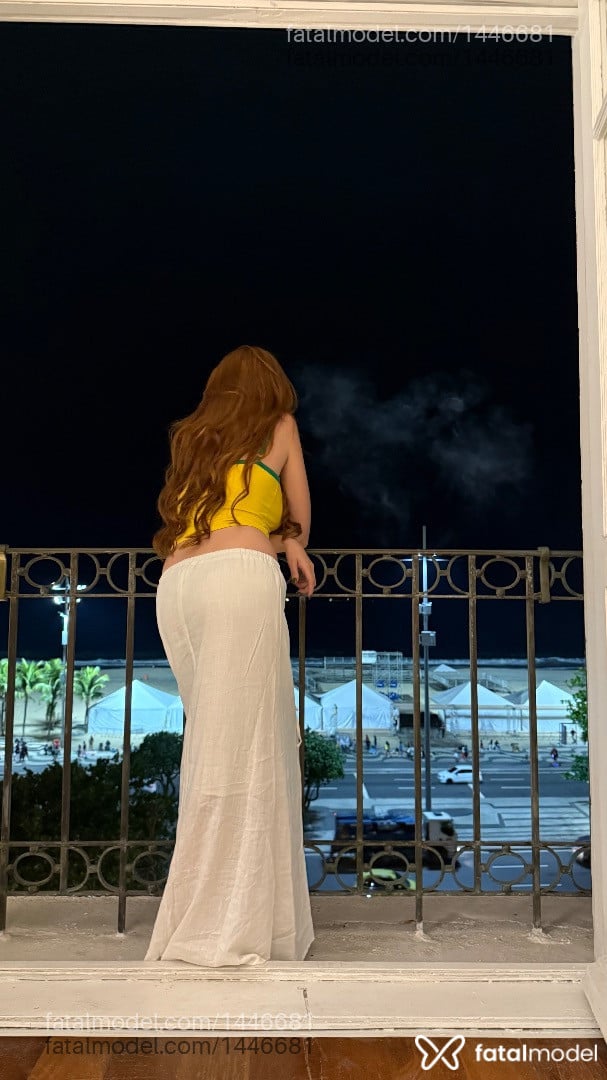 Acompanhante mulher morena (o) de olhos mel - Juli Acompanhante mulher morena (o) de olhos mel - Juli