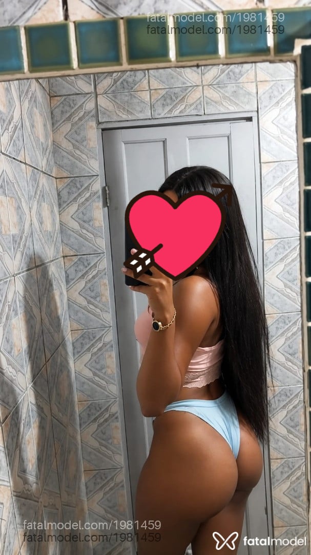 Acompanhante mulher trans com cabelo castanho de olhos pretos em Marataízes - Indizinha