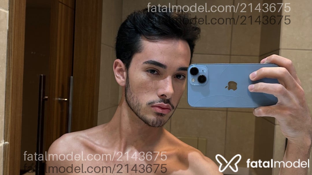 Acompanhante homem morena (o) de olhos castanhos - Ariel Acompanhante homem morena (o) de olhos castanhos - Ariel