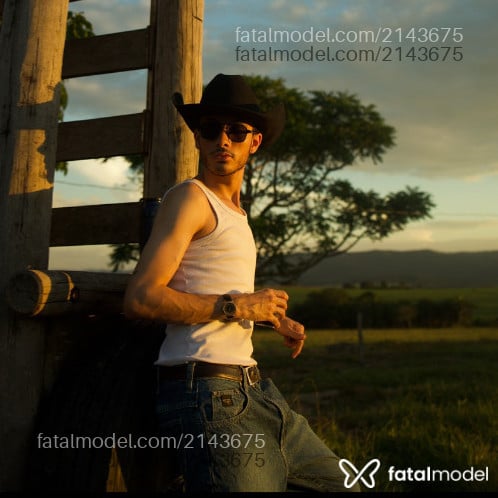 Acompanhante homem morena (o) de olhos castanhos - Ariel Acompanhante homem morena (o) de olhos castanhos - Ariel