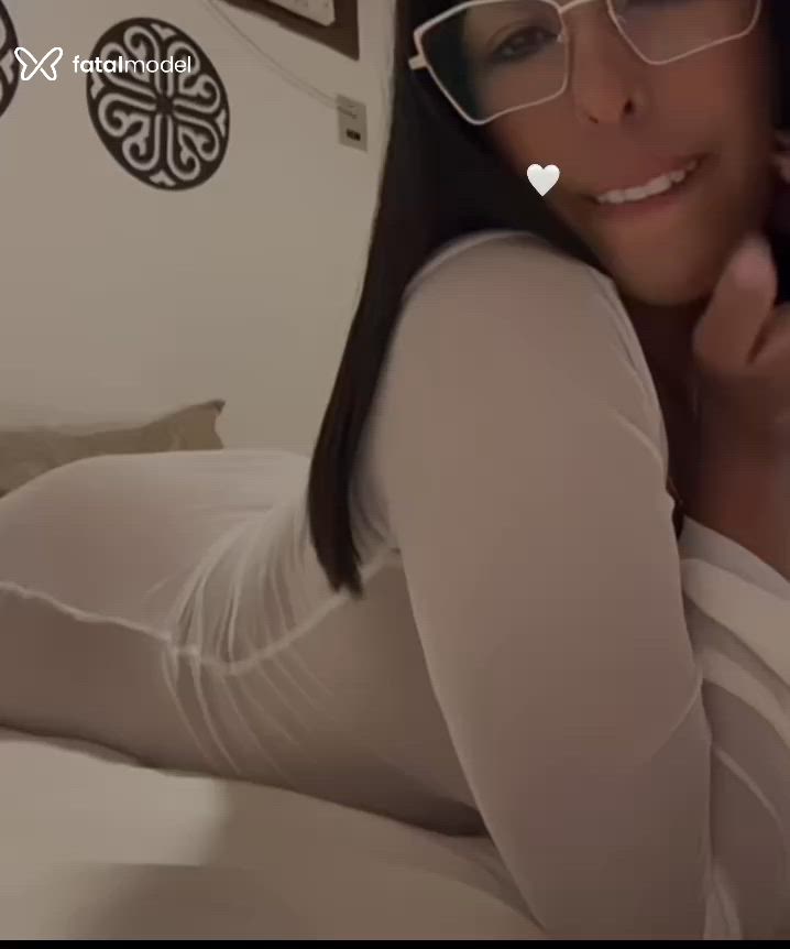 Acompanhante mulher morena (o) de olhos pretos - Penélope Vaz Acompanhante mulher morena (o) de olhos pretos - Penélope Vaz
