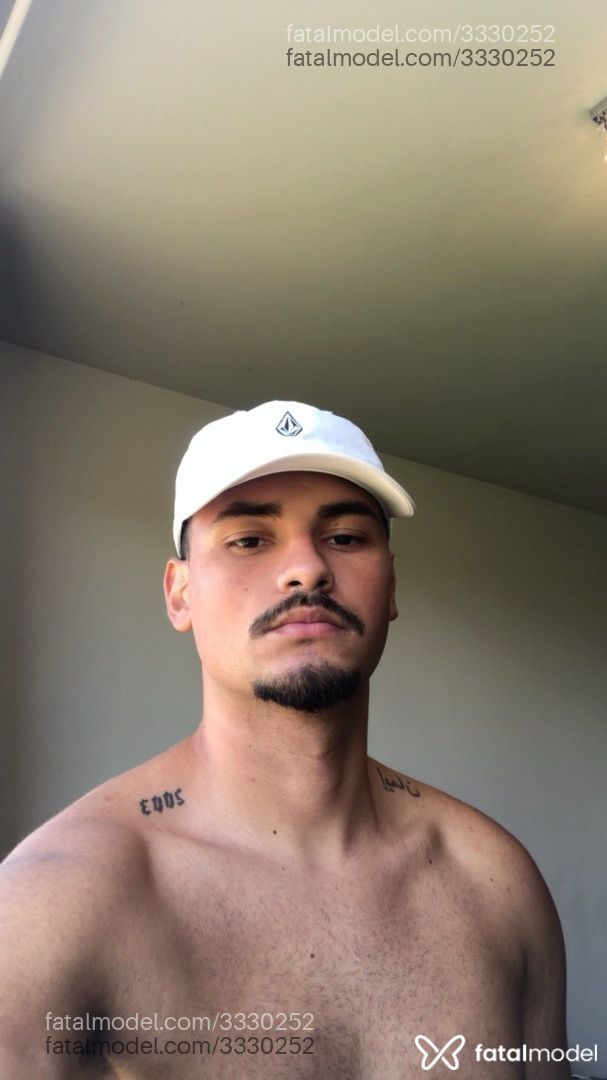 Acompanhante homem com cabelo castanho de olhos pretos - Maxuel Acompanhante homem com cabelo castanho de olhos pretos - Maxuel