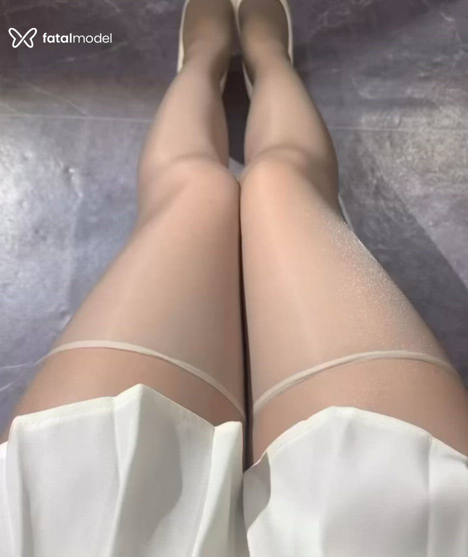 Acompanhante mulher morena (o) de olhos pretos - Mimi