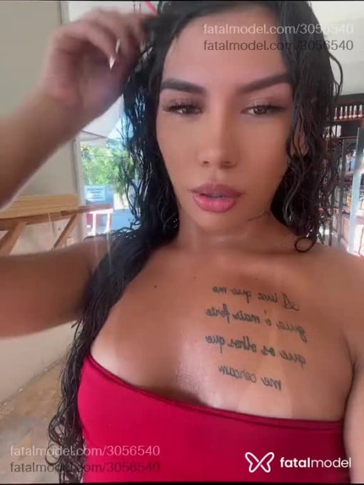 Acompanhante mulher trans com cabelo castanho de olhos castanhos - Rhayna
