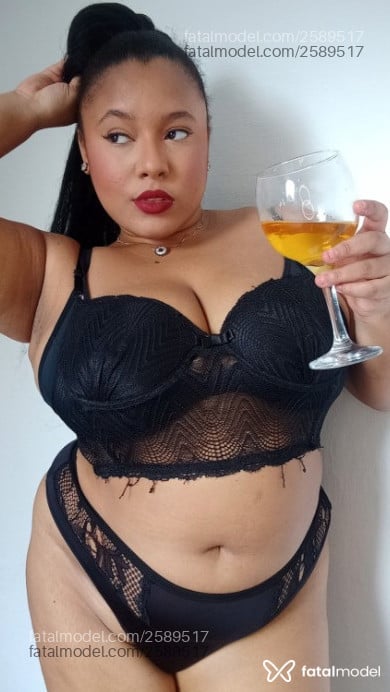 Acompanhante mulher morena (o) de olhos pretos - Domme