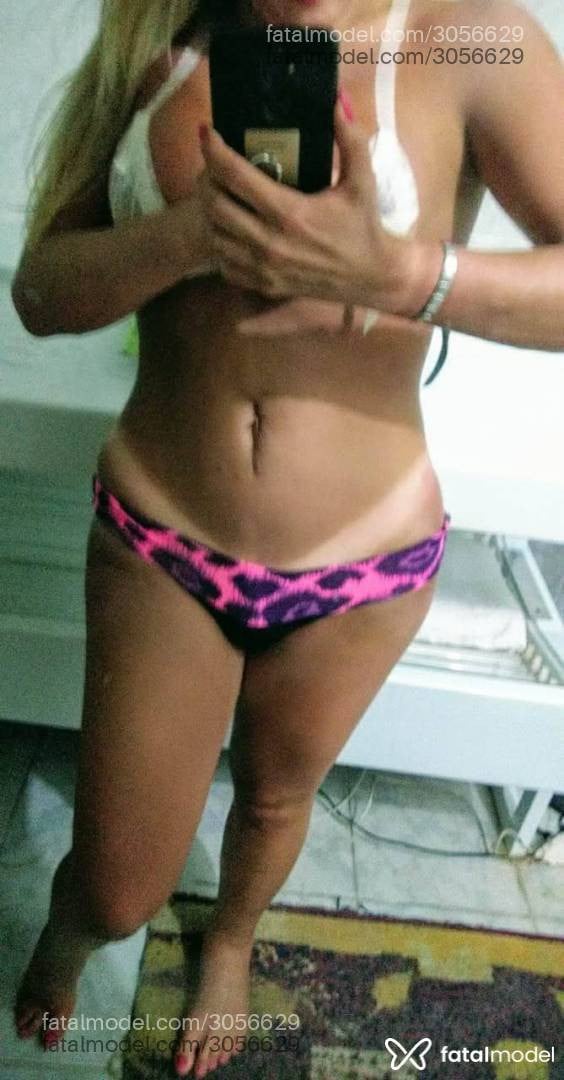 Acompanhante mulher trans loira (o) de olhos azuis em Pelotas - Imola Ferraz